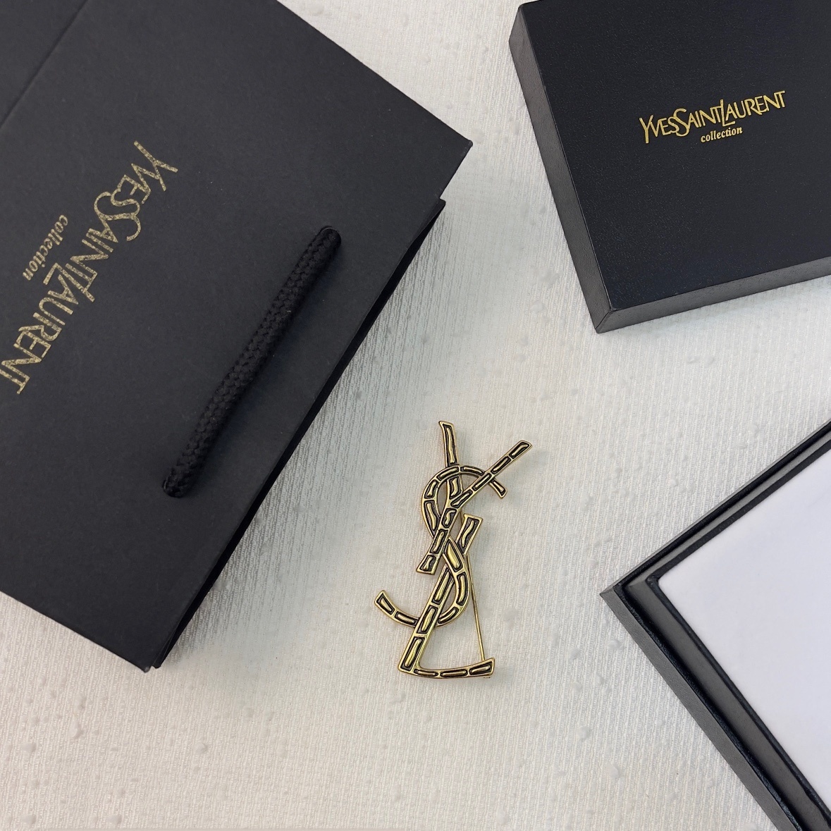 Saint Laurent Antiqued Gold Brooch – Saint Laurent Antiqued Gold YSL