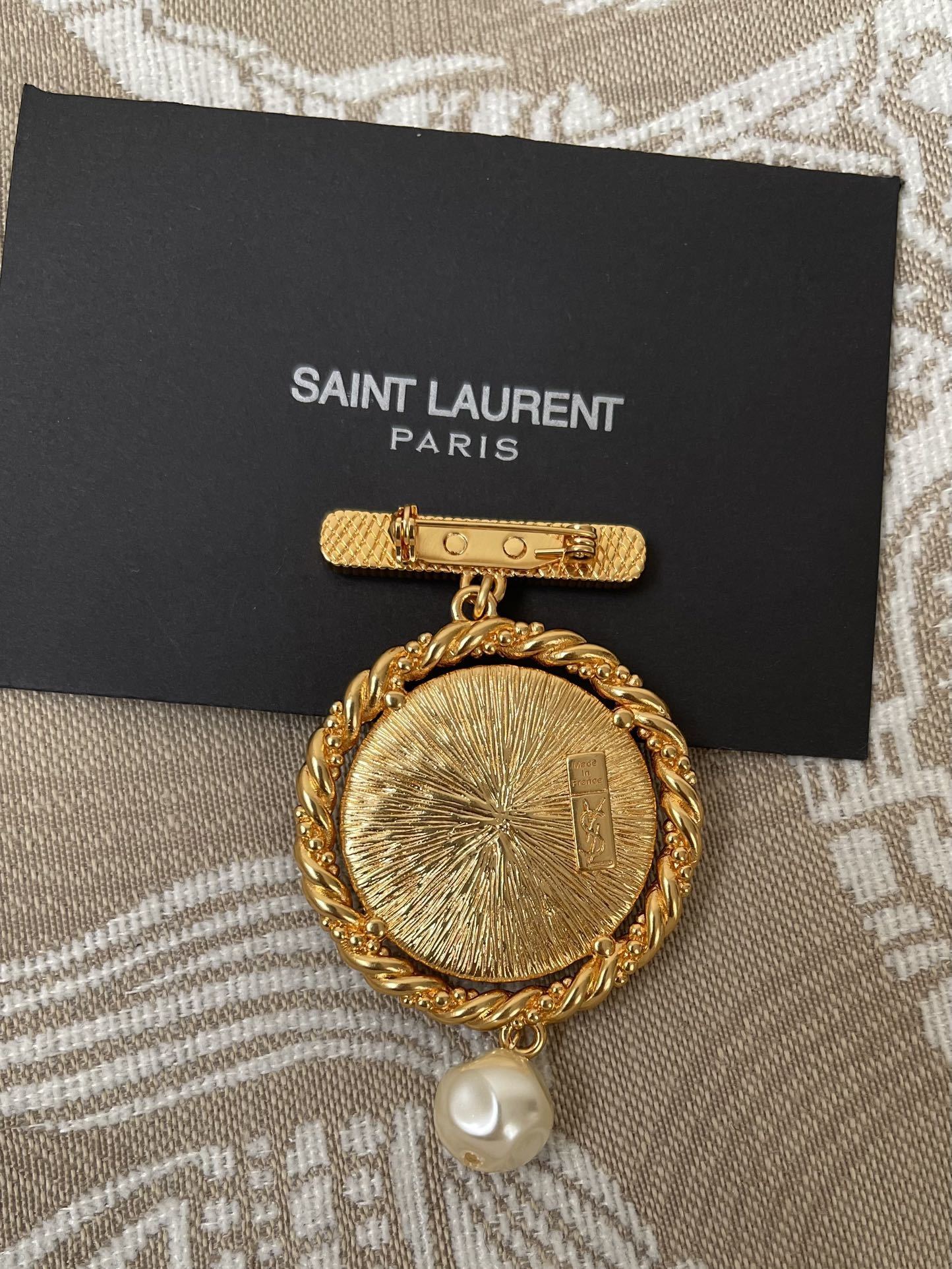 charm Saint Laurent Gold Brooch Pearl