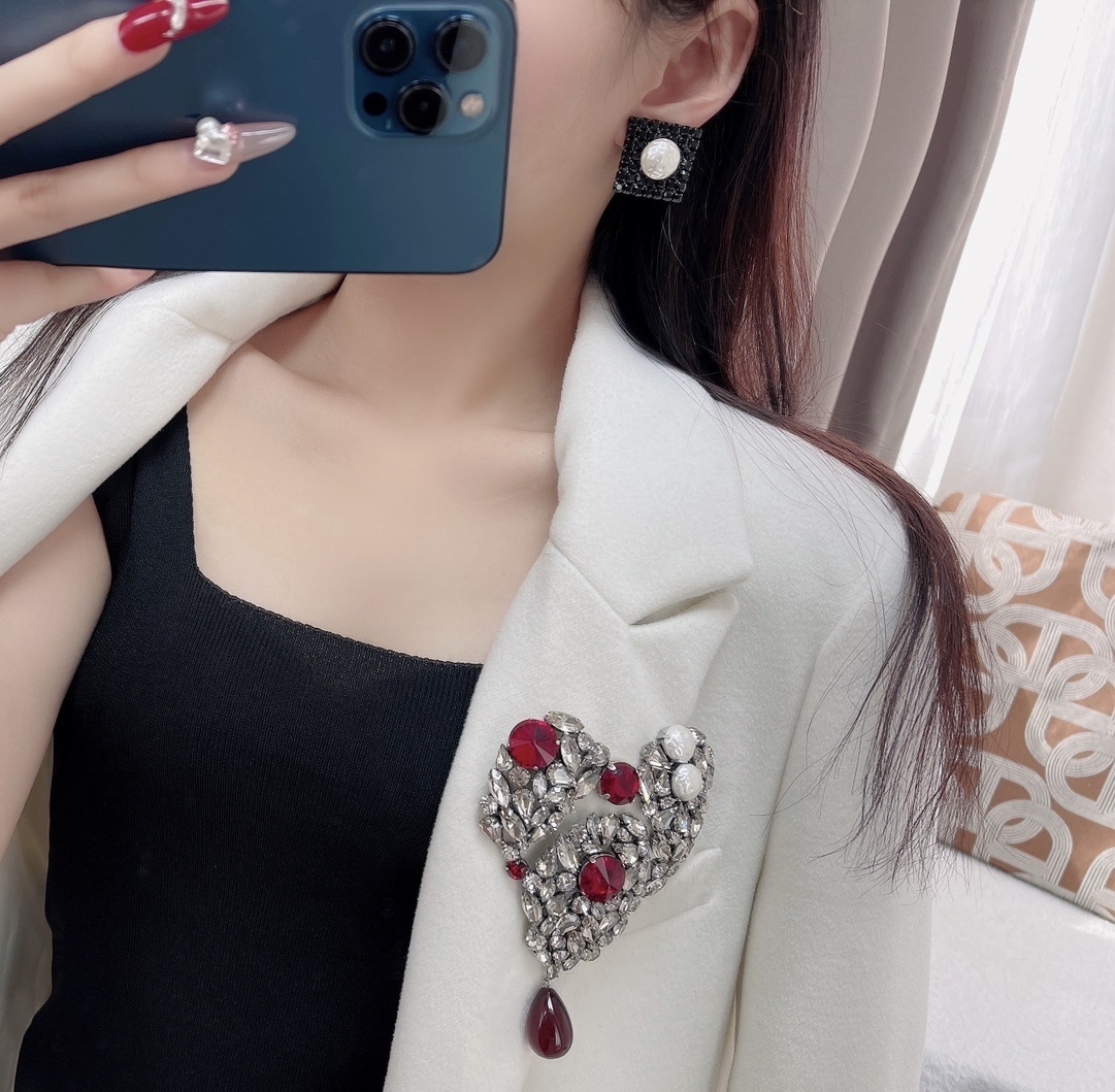 statement Red Crystal Heart Pendant Necklace – Red Crystal Heart