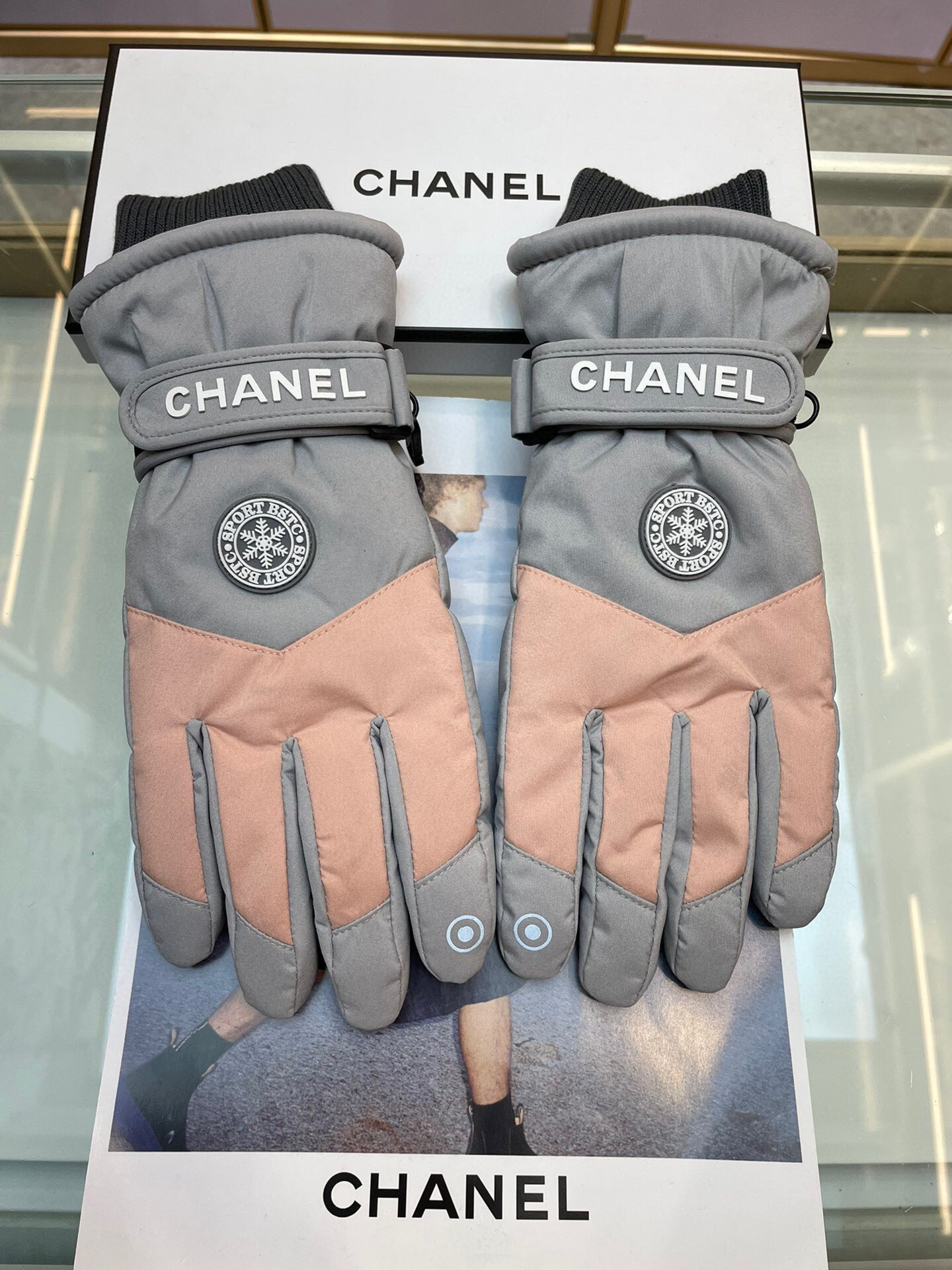 Chanel Gray Pink Ski Gloves – Chanel Gray & Pink Ski Gloves – Designer