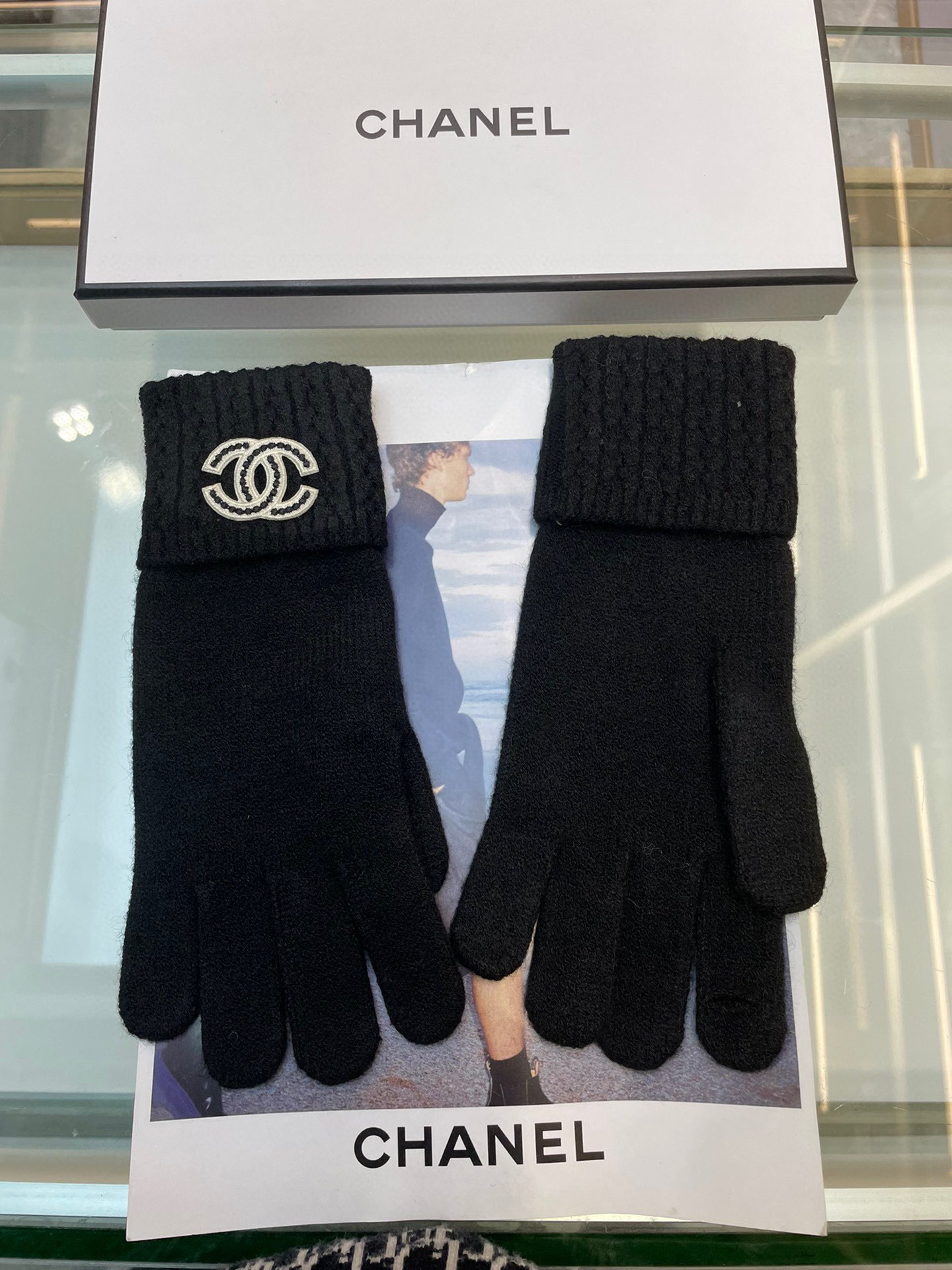 cc Chanel Black Knit Gloves – Chanel Black Knit Gloves – CC Logo