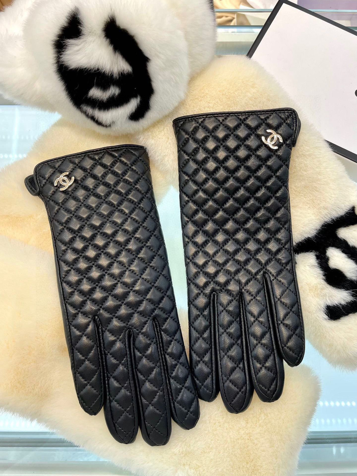 iconic Chanel Quilted Lambskin Gloves – Chanel Quilted Lambskin Gloves