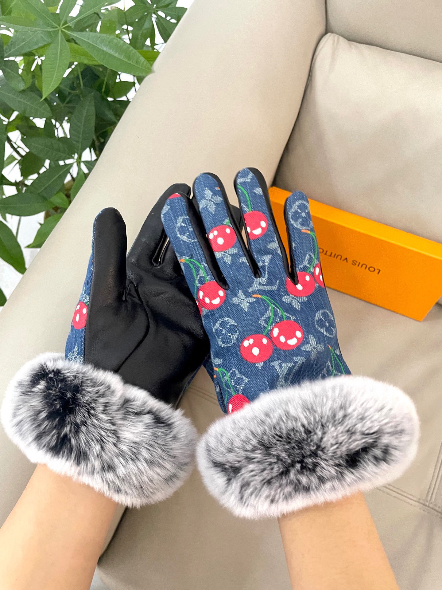 Louis Vuitton Cherry Denim Gloves fur trimmed – Louis Vuitton Cherry