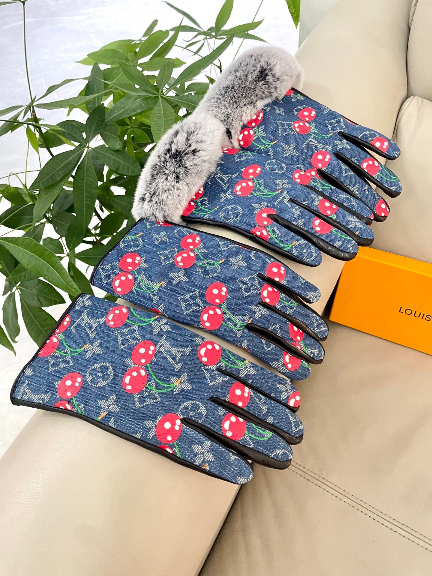 denim Louis Vuitton Cherry Print Gloves – Louis Vuitton Denim Cherry
