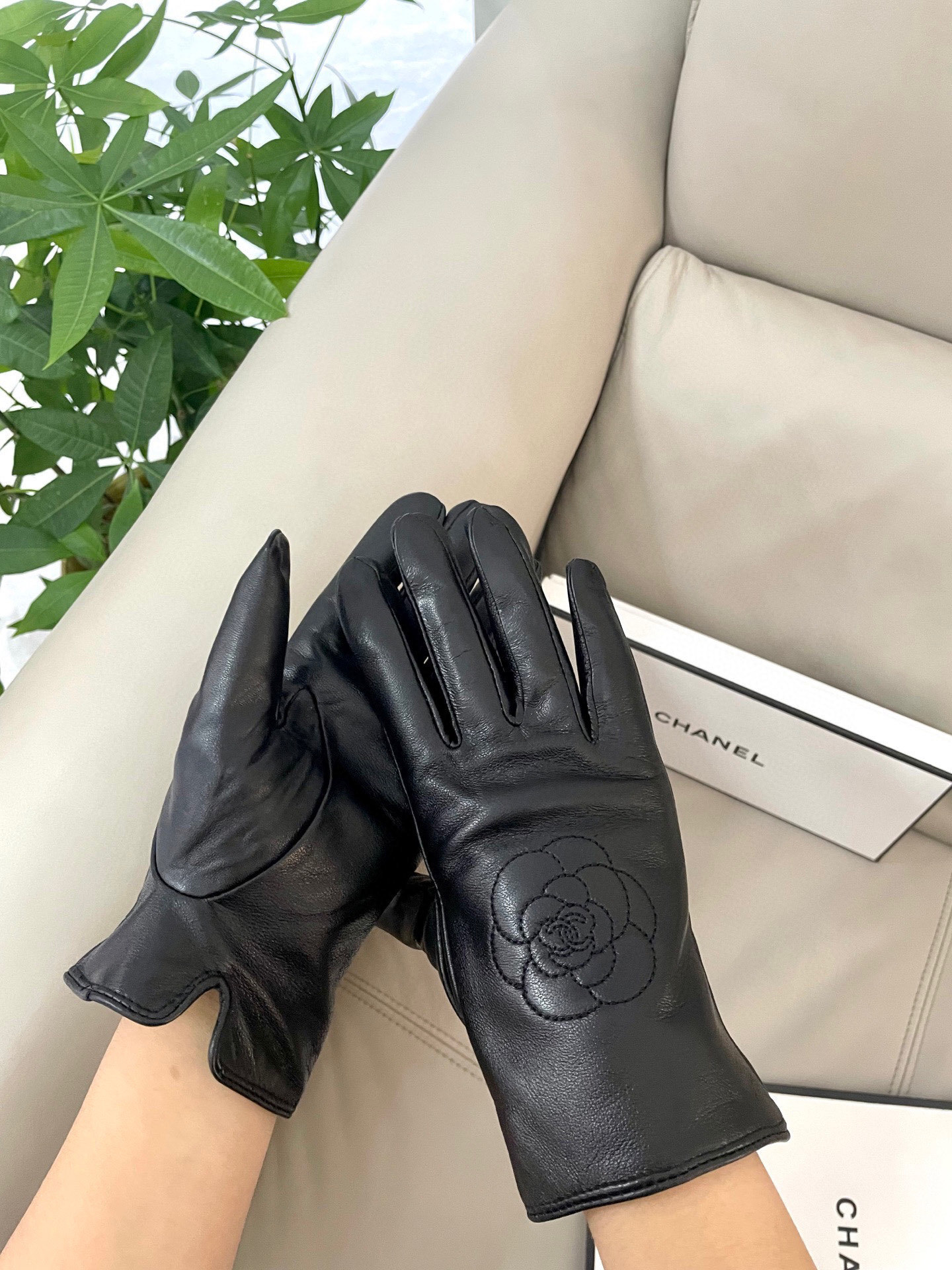Chanel Black Leather Gloves Camellia – Chanel Black Leather Gloves