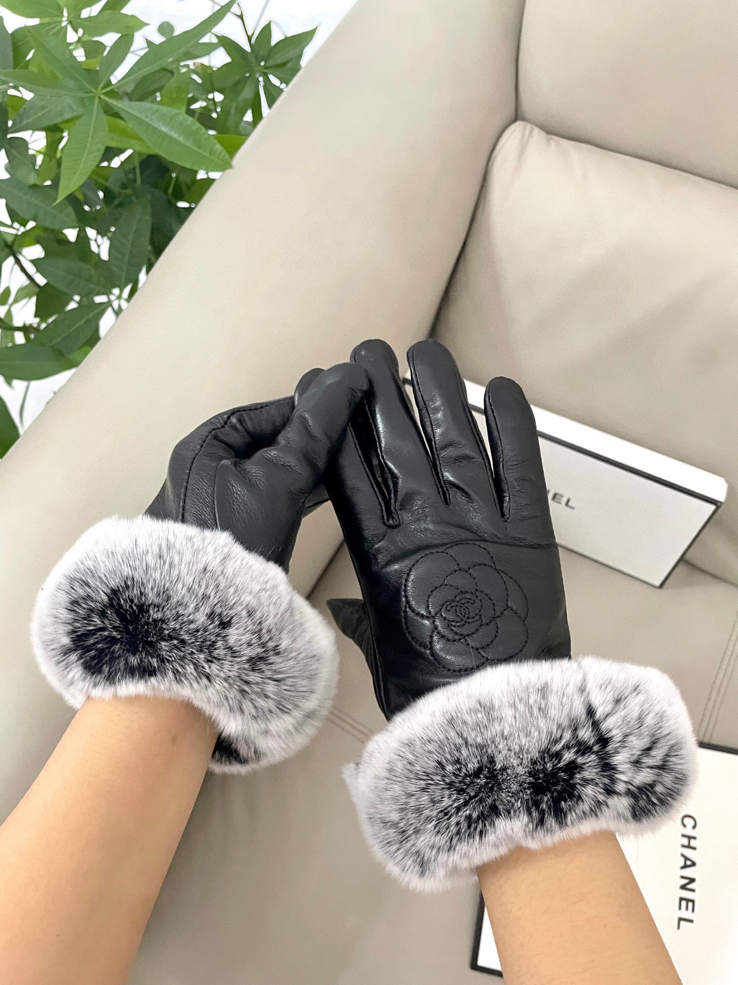 Chanel Black Leather Gloves Fur 7877 – Chanel Black Leather Gloves Fur