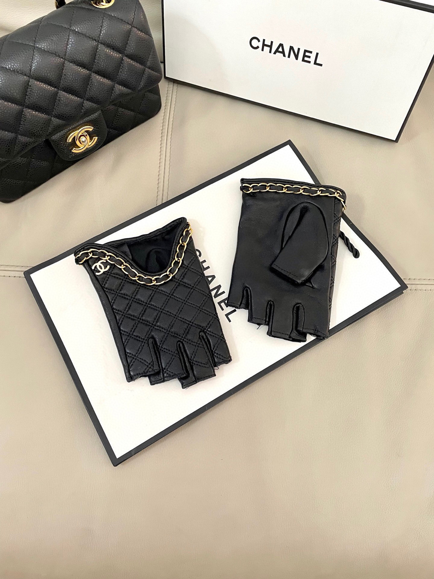 quilted Chanel Black Leather Fingerless Gloves – Chanel Quilted Black