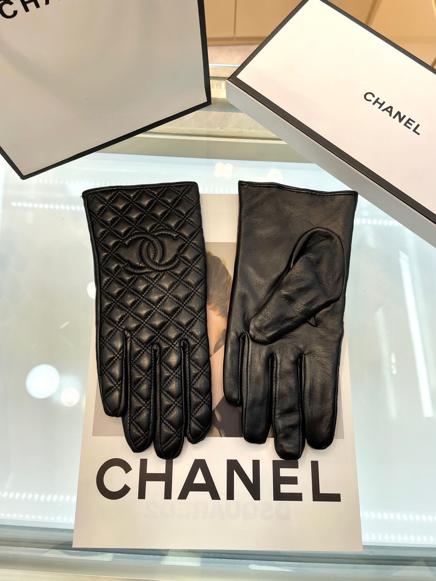 designer chic Chanel Black Quilted Leather Gloves – Chanel Black