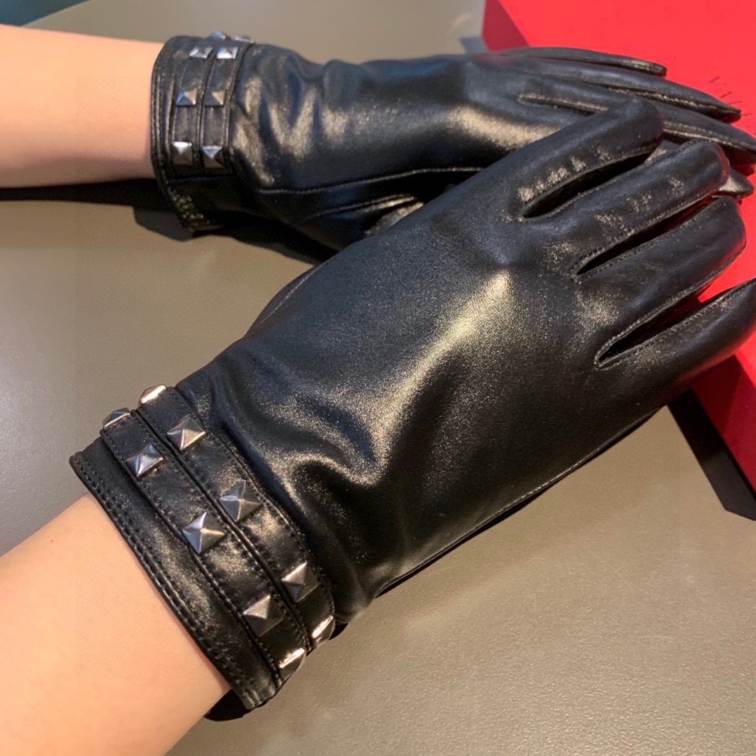 Valentino Studded Leather Gloves black rock
