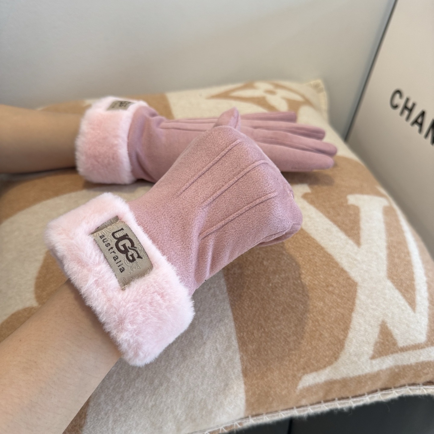 australia UGG Pink Suede Gloves
