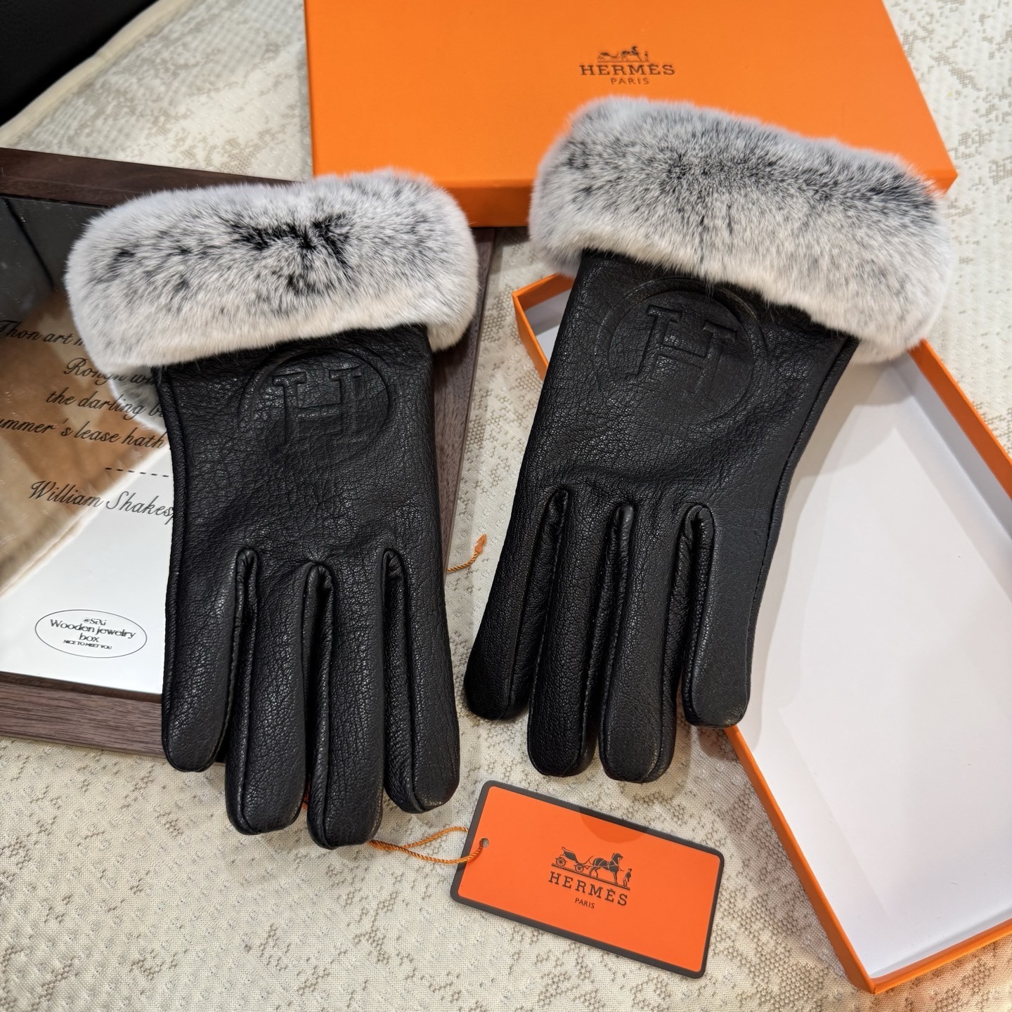 Hermès Black Leather Gloves fur trim – Hermès Black Leather Gloves