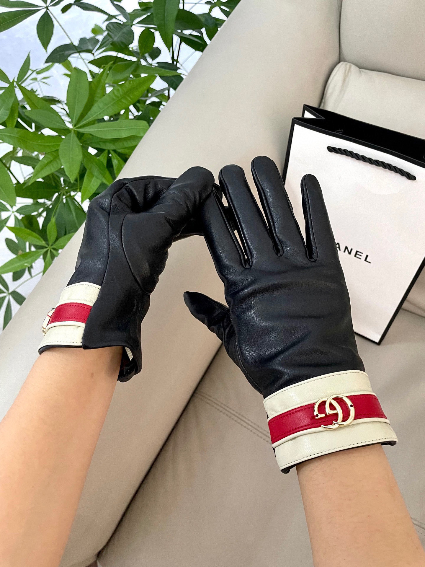 Gucci Black Leather Gloves Red Stripe – Designer Gloves