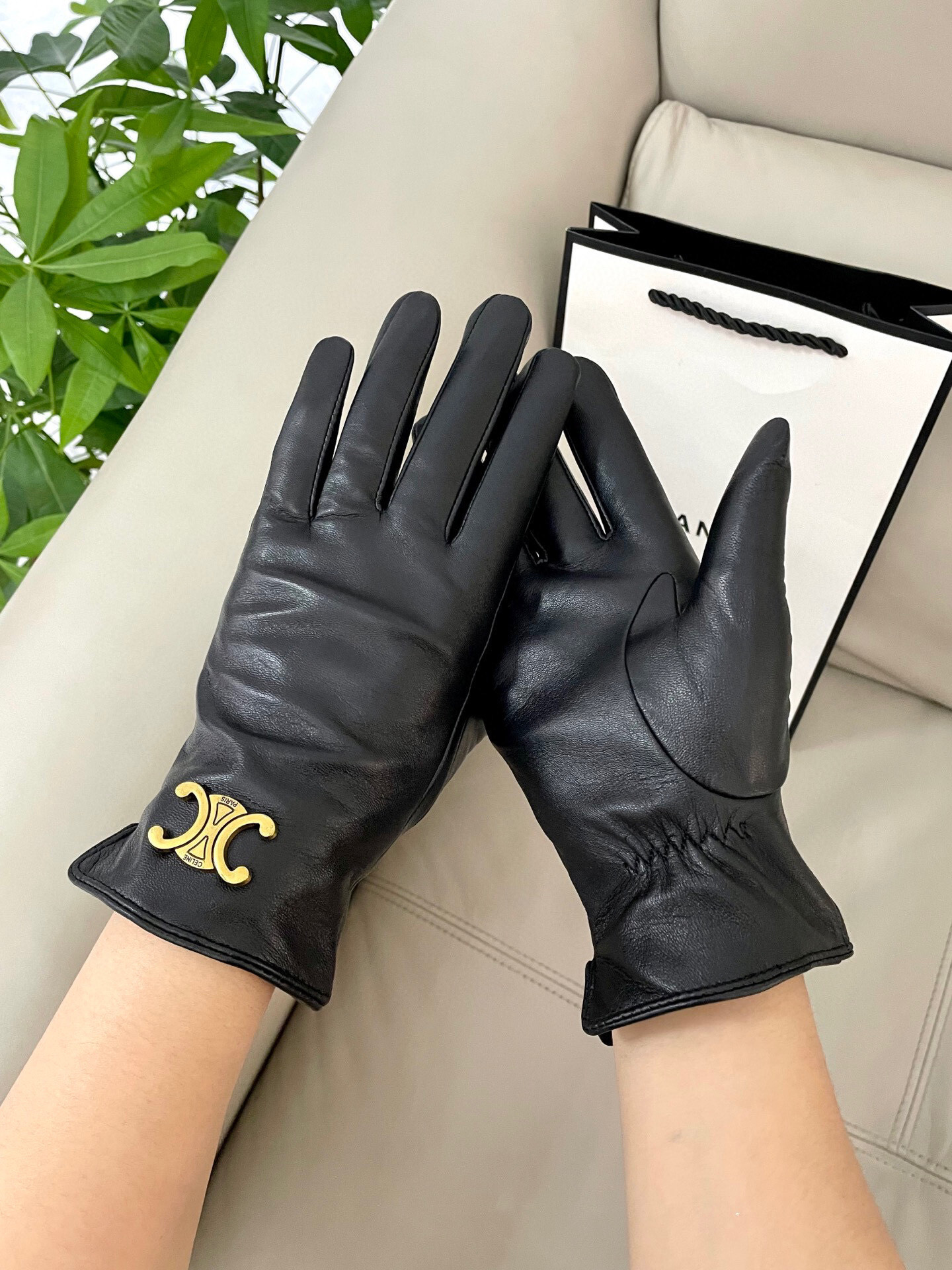 logo Celine Black Leather Gloves Gold – Celine Black Leather Gloves