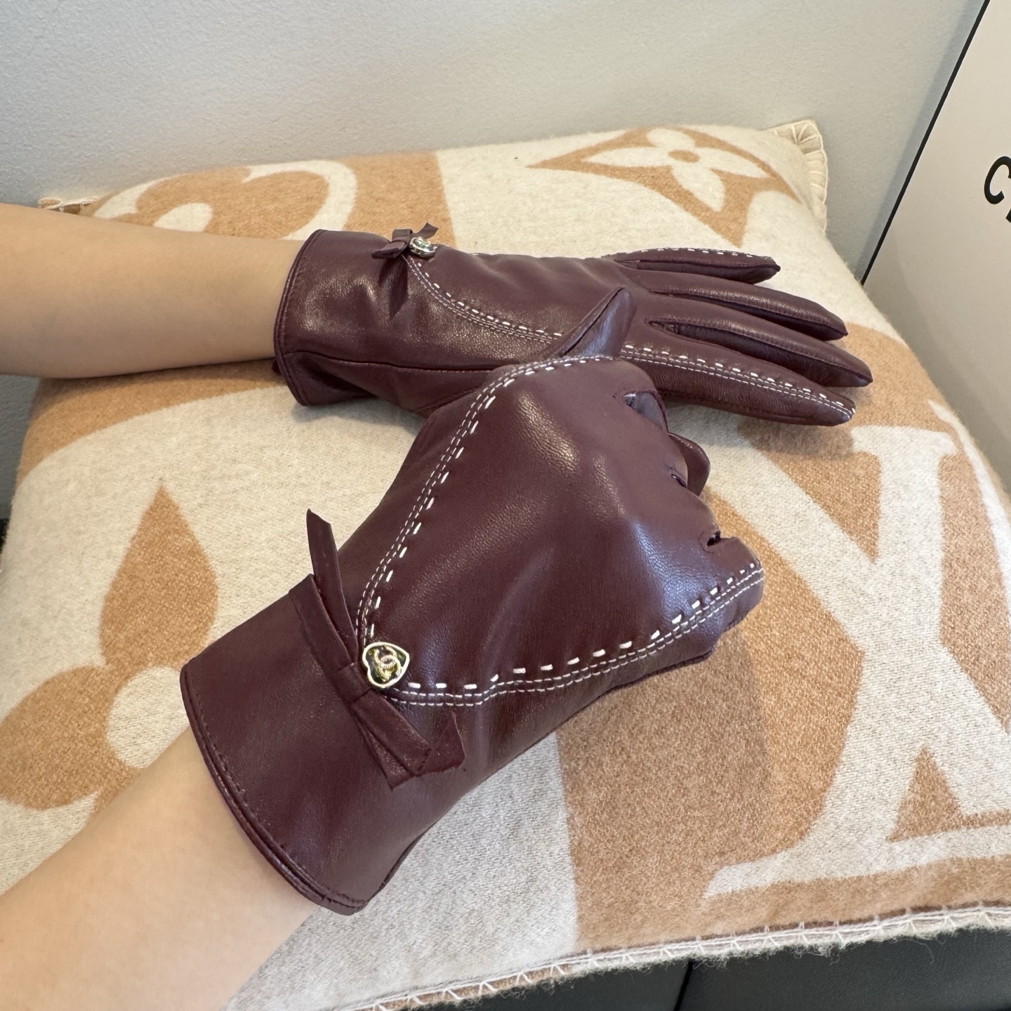 designer Burgundy Leather Gloves Bow – Burgundy Leather Gloves with