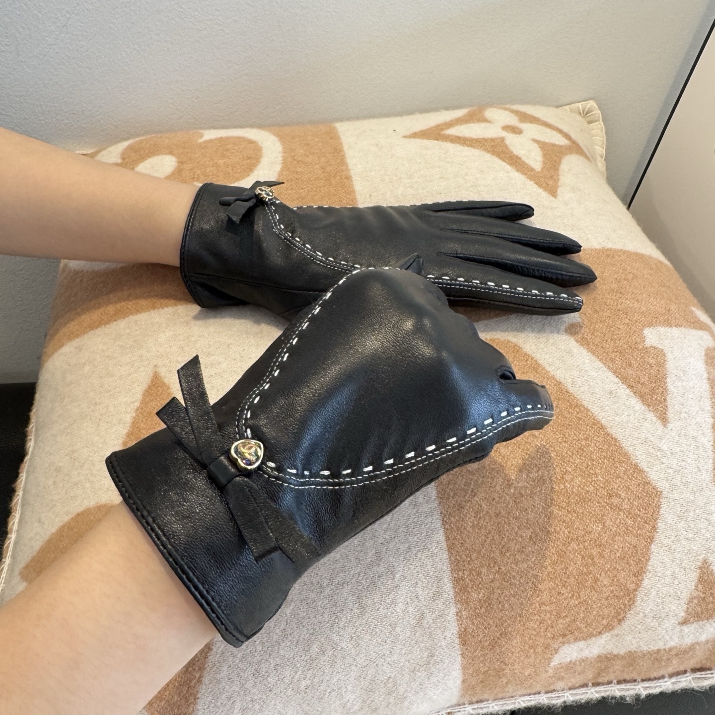 Black Leather Bow Gloves – Luxury Black Leather Gloves Bow Detail