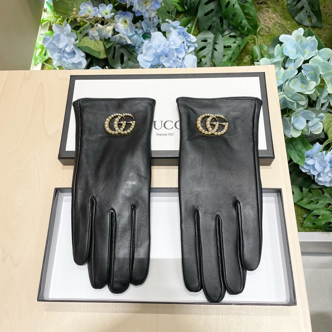 Gucci Black Leather Gloves Crystal Logo – Designer Warmth