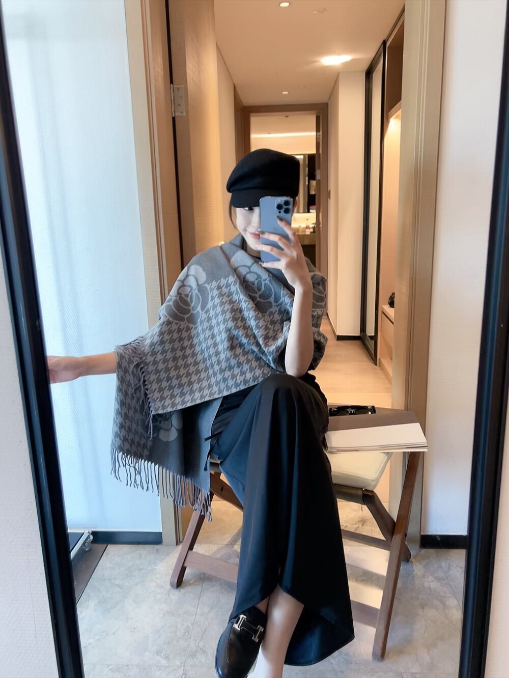 Chanel Grey Camellia Houndstooth Scarf – Wool Blend