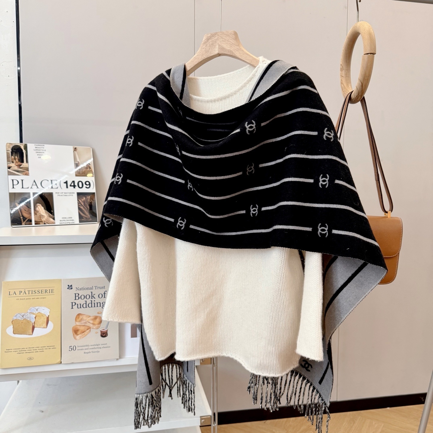 Chanel Black White Wool Scarf – Chanel Black & White Logo Wool Scarf