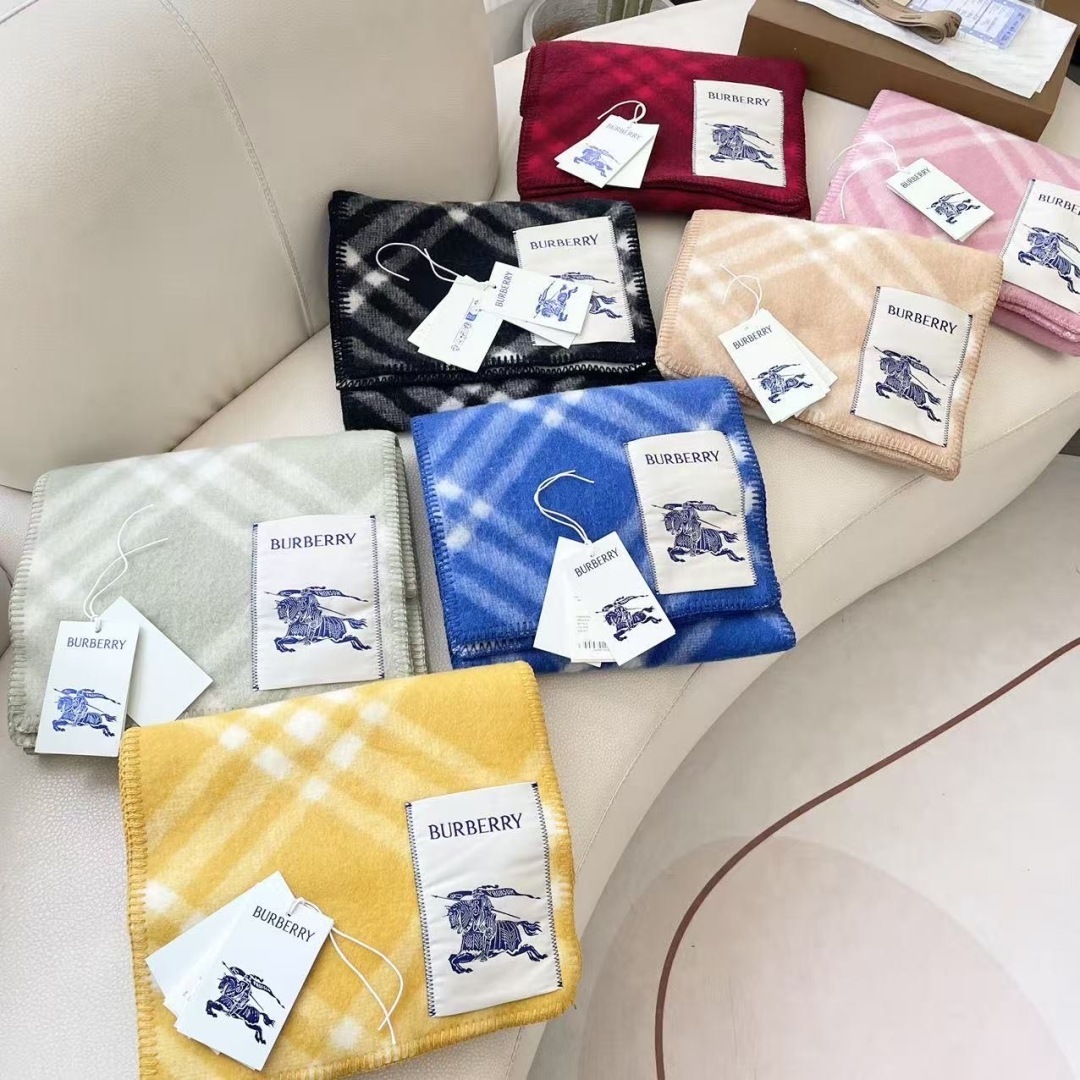 Burberry Check Wool Blanket – Cozy Comfort