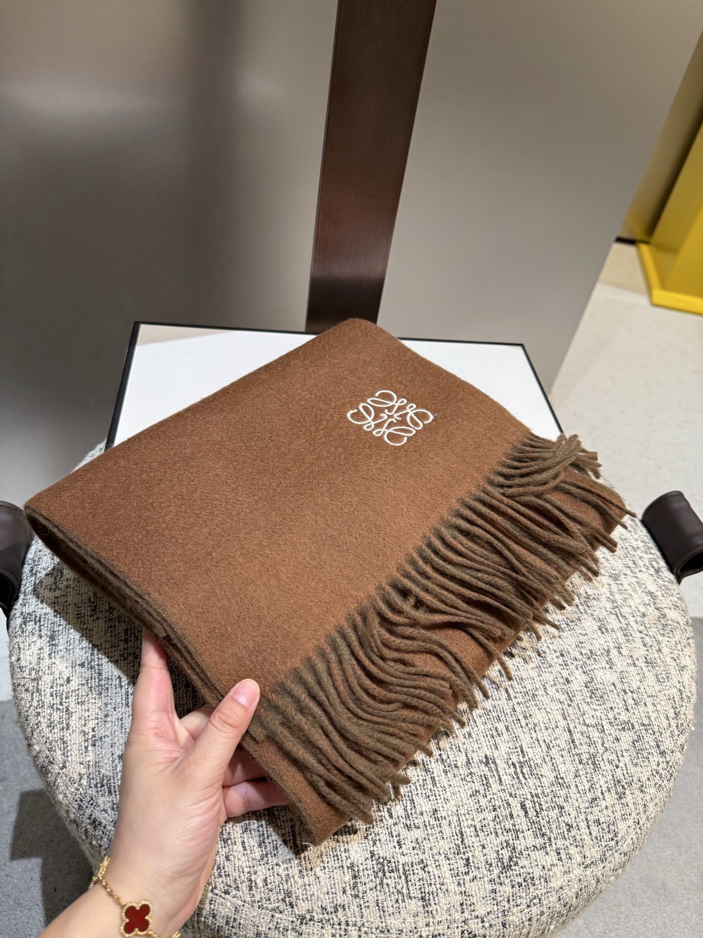 anagram Loewe Brown Wool Scarf – Loewe Brown Wool Scarf – Anagram