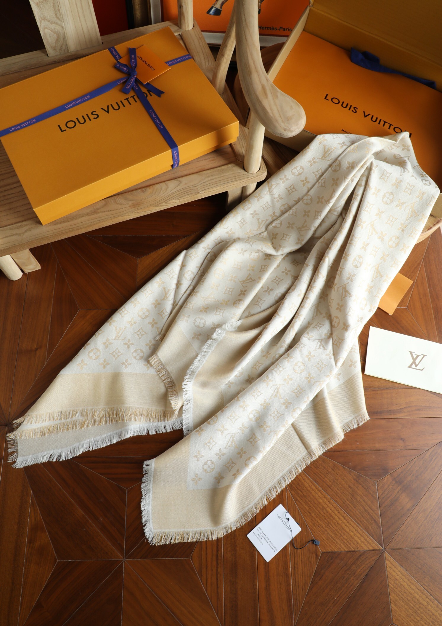 LV Etole Monogram Classic Beige – Luxurious Scarf
