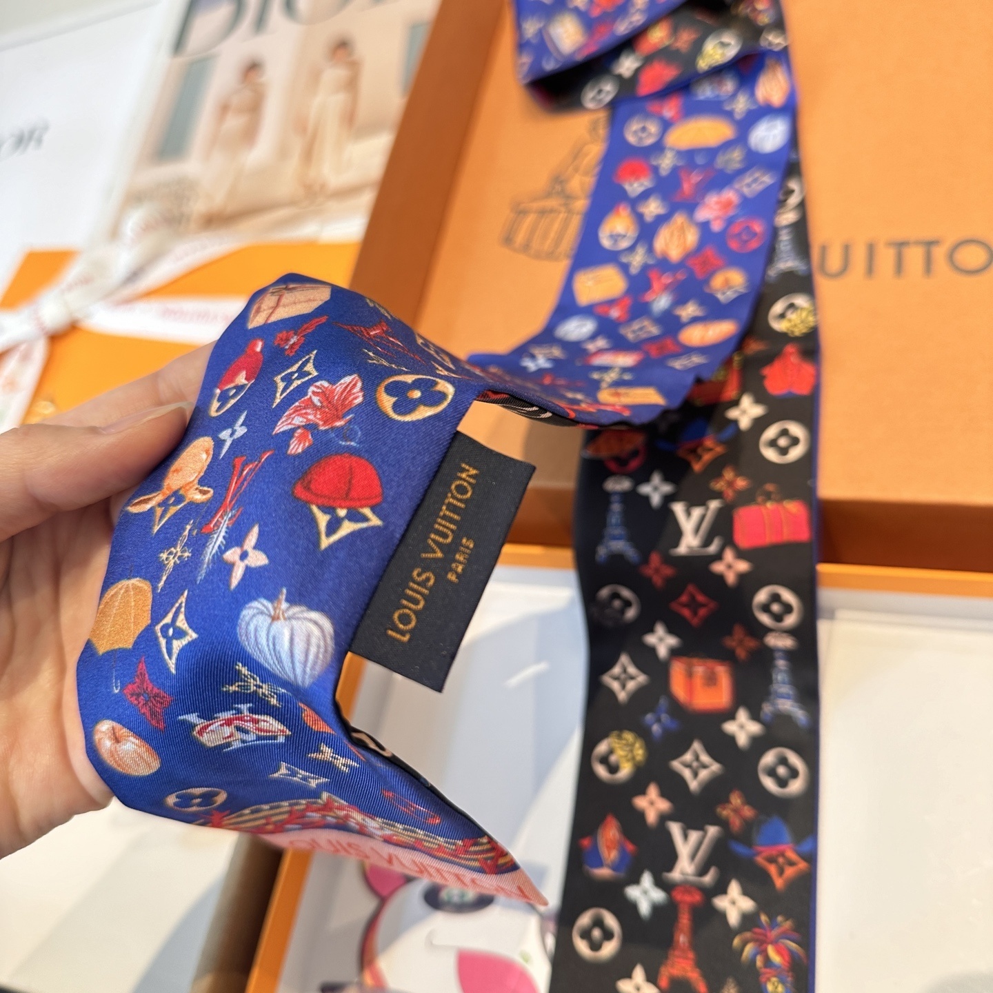 Louis Vuitton Silk Twilly – Louis Vuitton Monogram Bandeau – Silk