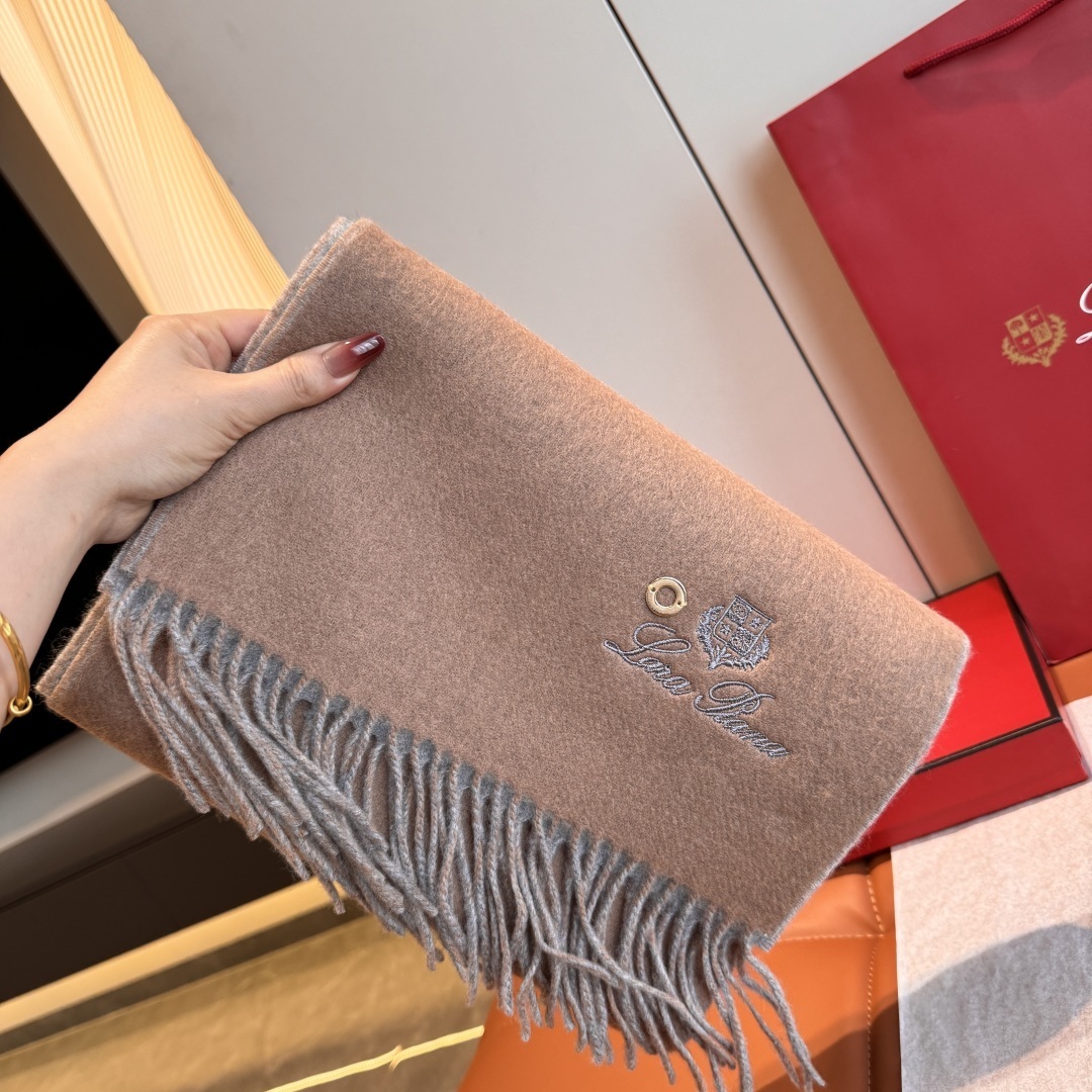 Loro Piana Beige Cashmere Fringe Scarf – Elegant Style
