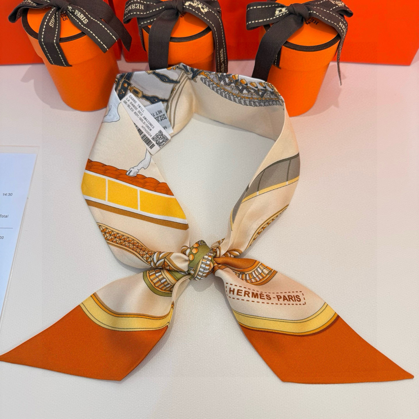 Hermès Beige Orange Twilly – Hermès Beige & Orange Silk Twilly