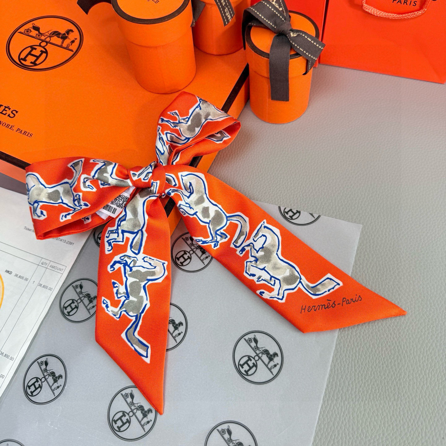 cavalcadour Hermès Orange Silk Twilly – Hermès Orange Cavalcadour Silk