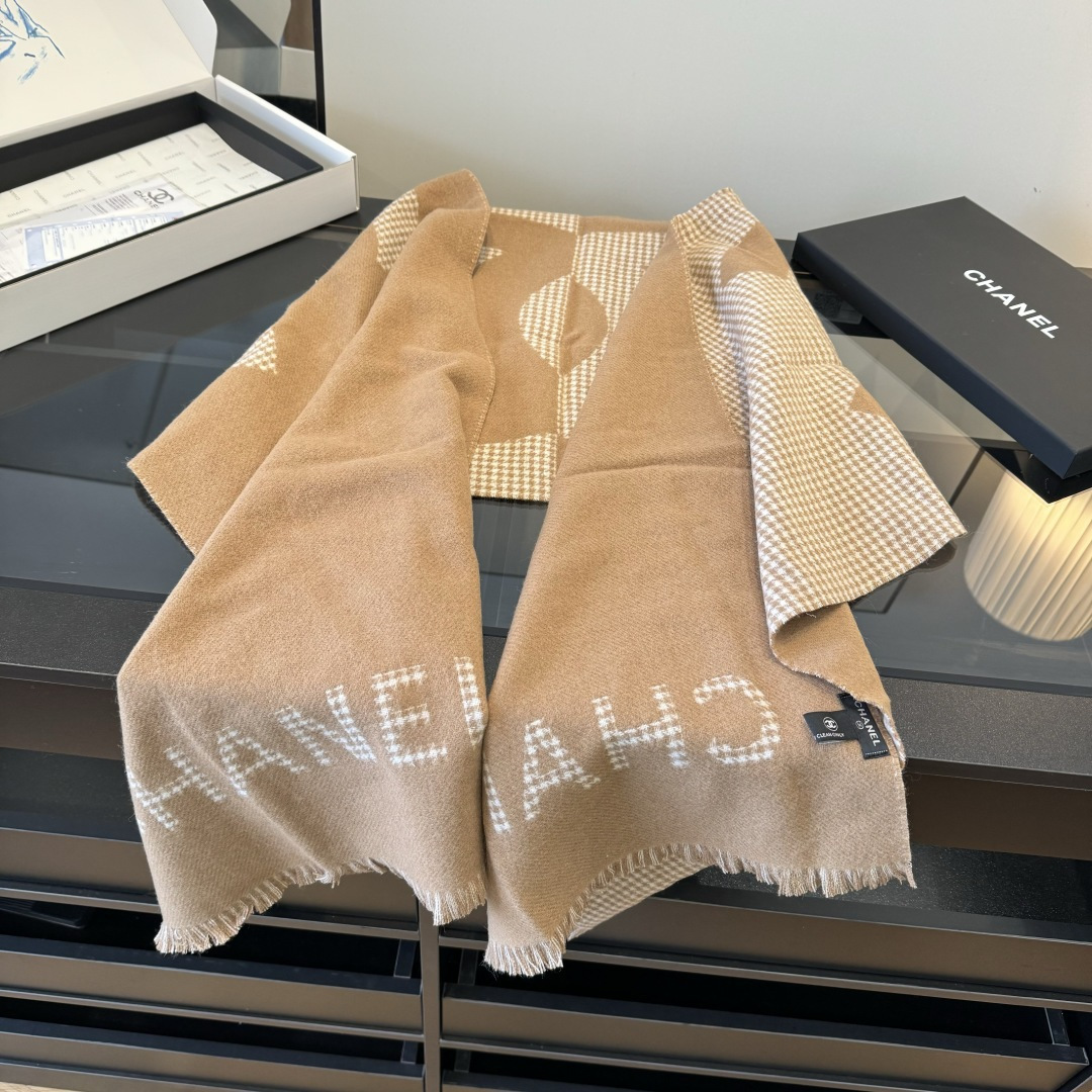 logo Chanel Beige Wool Scarf – Chanel Beige Wool Logo Scarf – Luxury