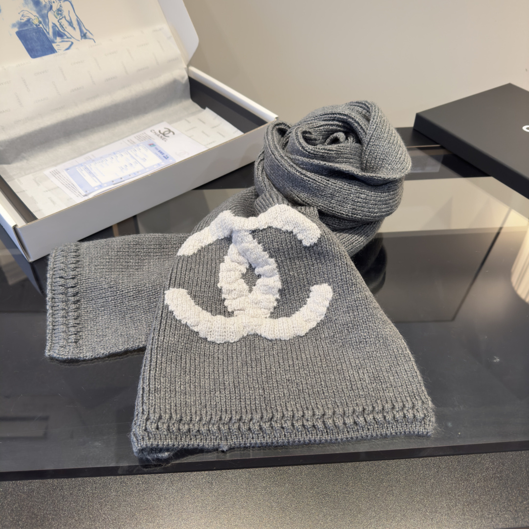 iconic Chanel Grey Wool Logo Scarf – Chanel Grey Wool Logo Scarf
