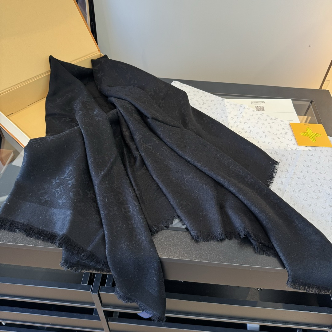 Louis Vuitton Black Monogram Shawl wool – Louis Vuitton Black Monogram