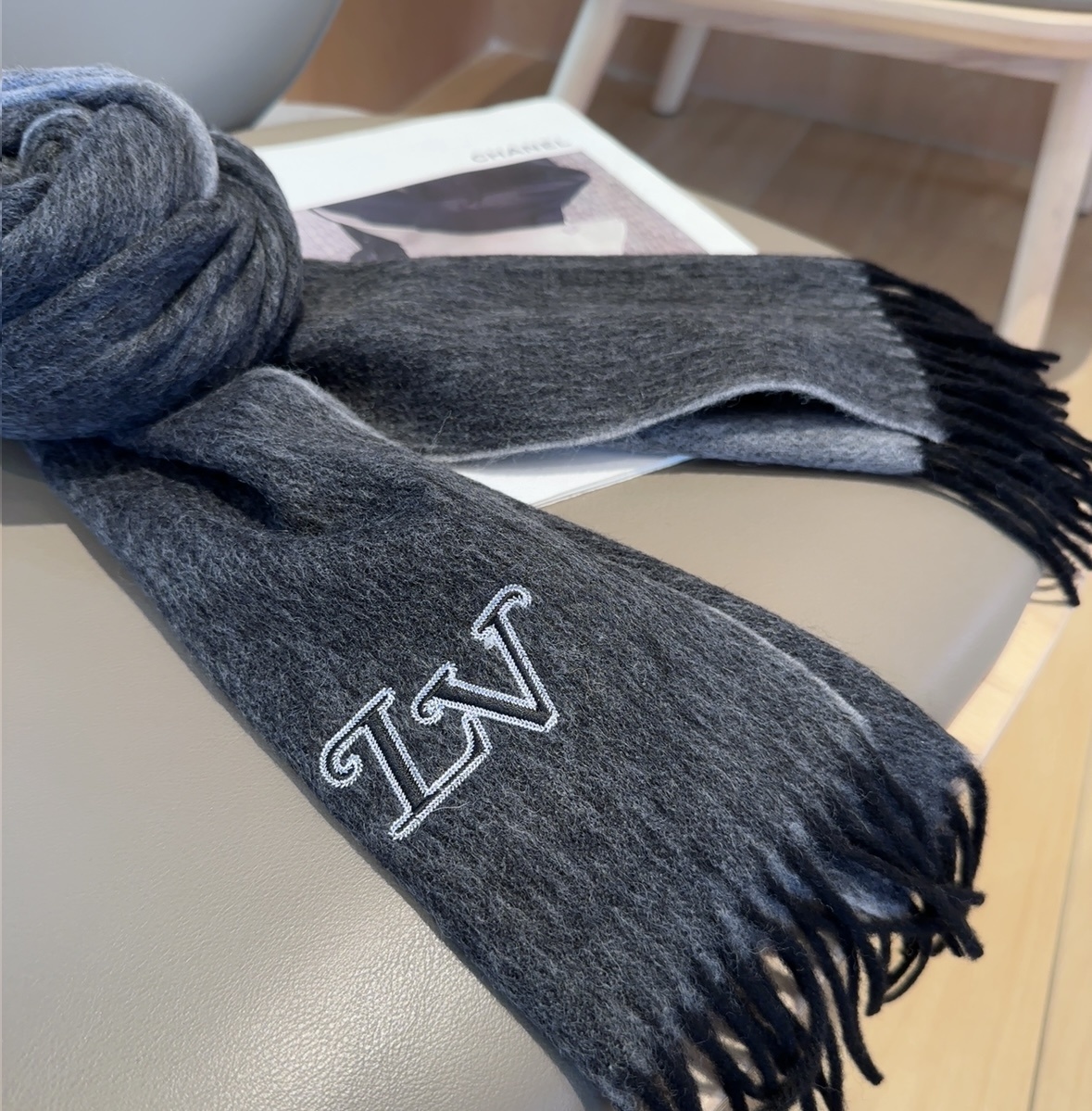 Louis Vuitton Anthracite Fringed Wool Scarf – LV Logo