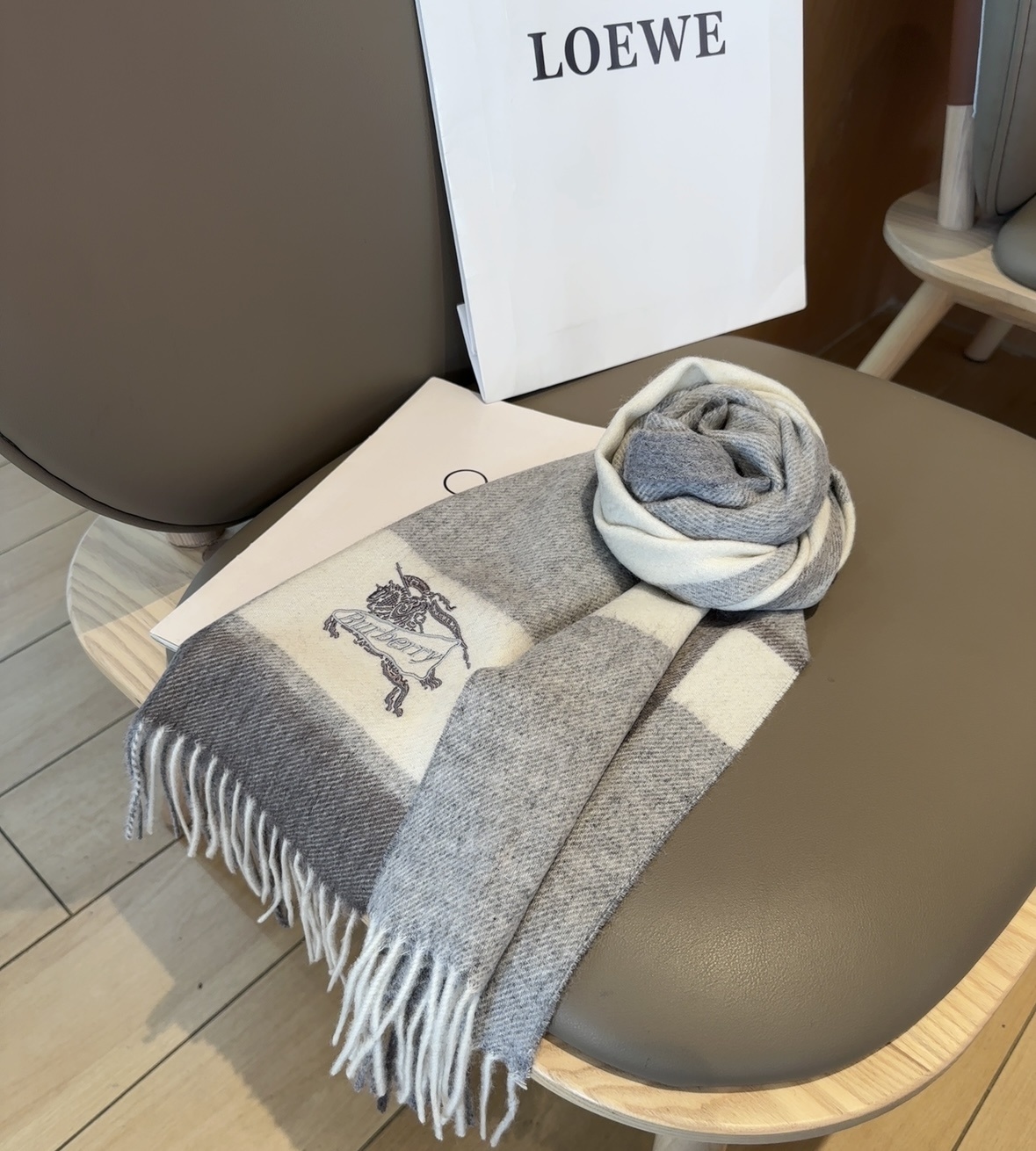 equestrian Burberry Gray Wool Scarf – Burberry Equestrian Knight Gray