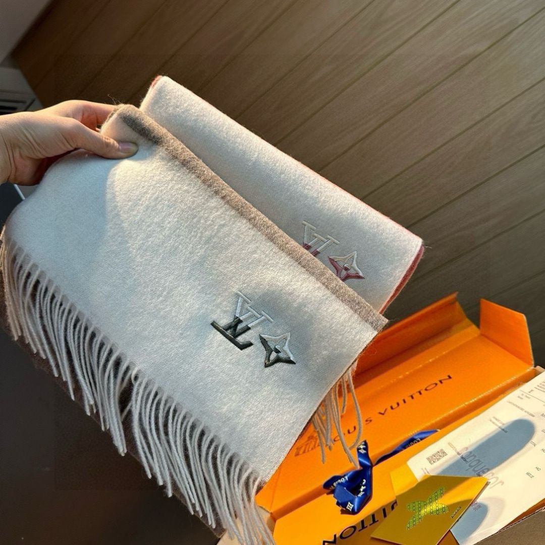 Louis Vuitton White Wool Scarf – Embroidered Logo