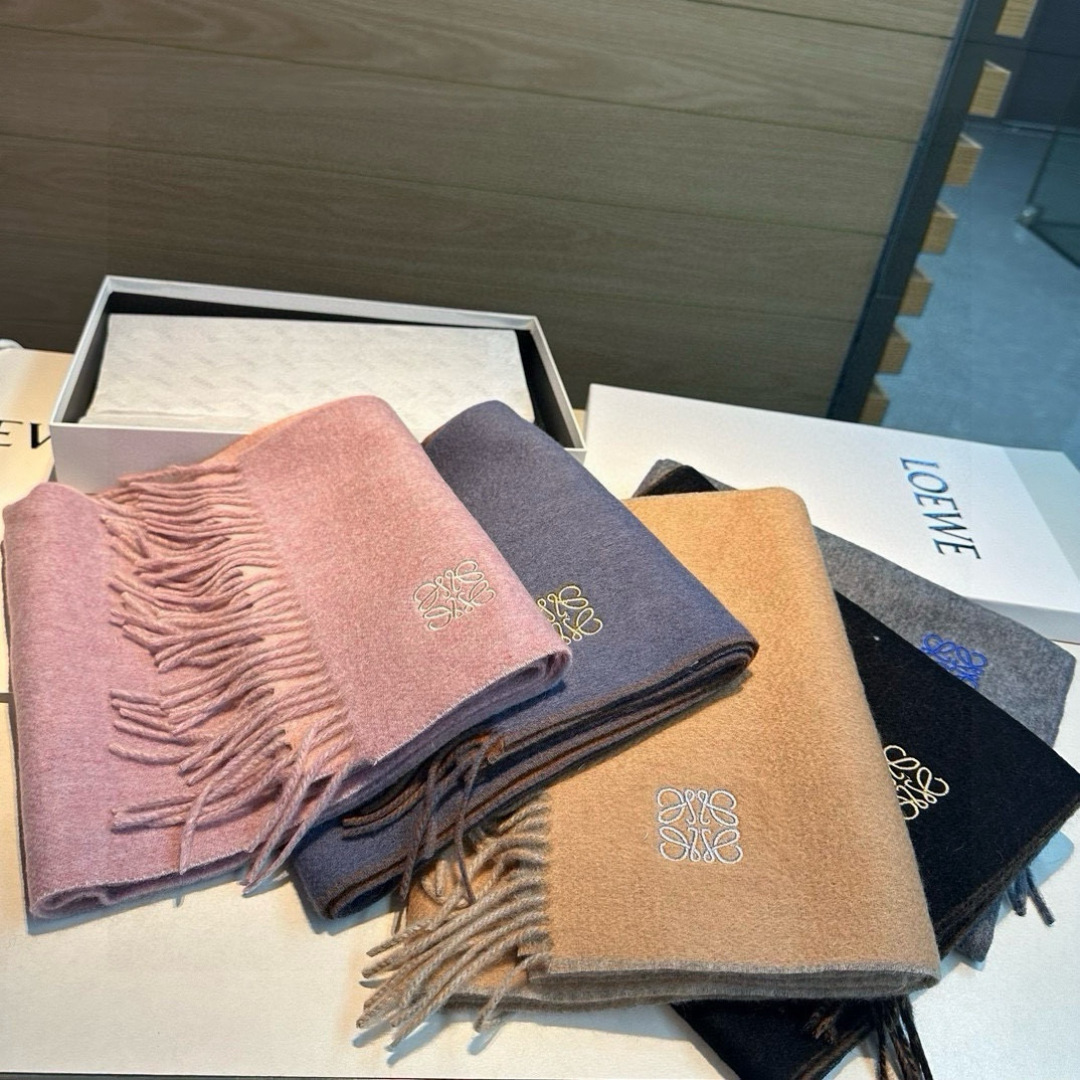 embroidered Loewe Two-Tone Wool Scarf – Loewe Two-Tone Wool Scarf