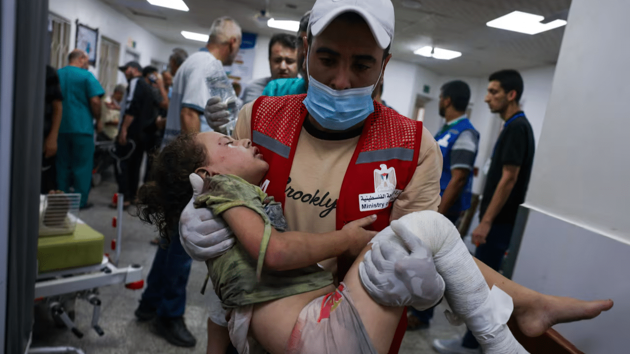 injured child in gaza hospital 2023