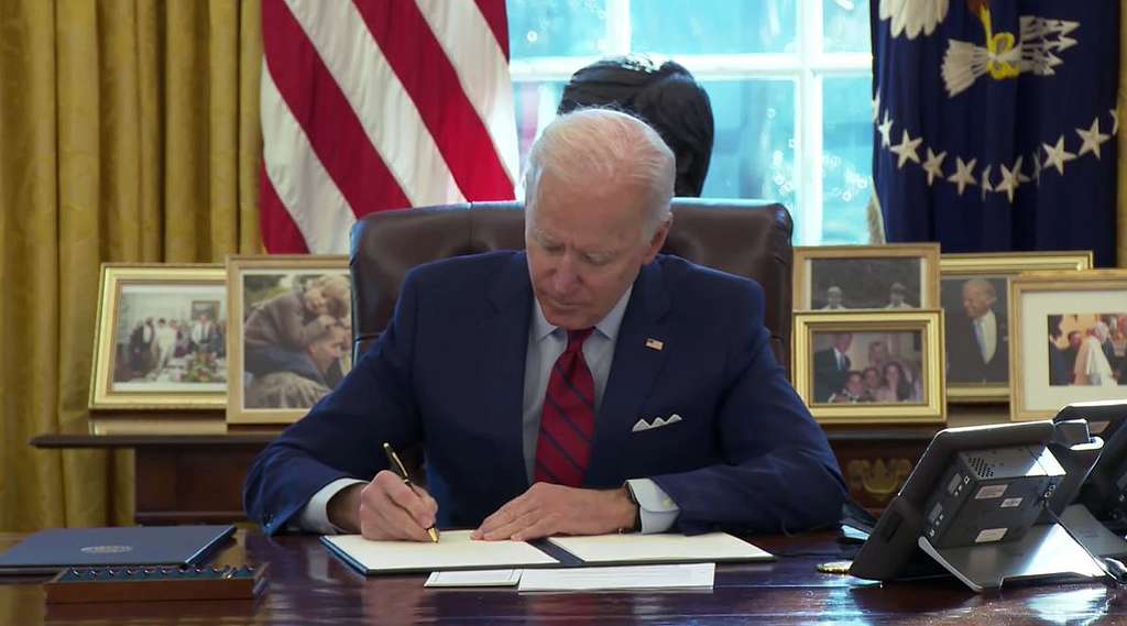 biden signing an executive order related to the affordable care act and medicaid 420ffa