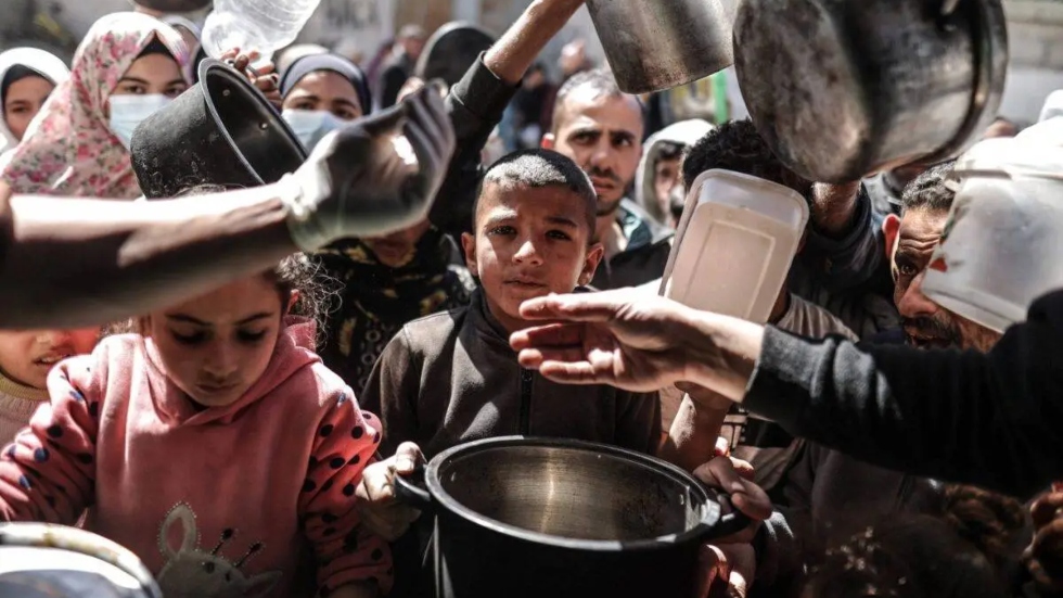 Palestinians Gaza food aid
