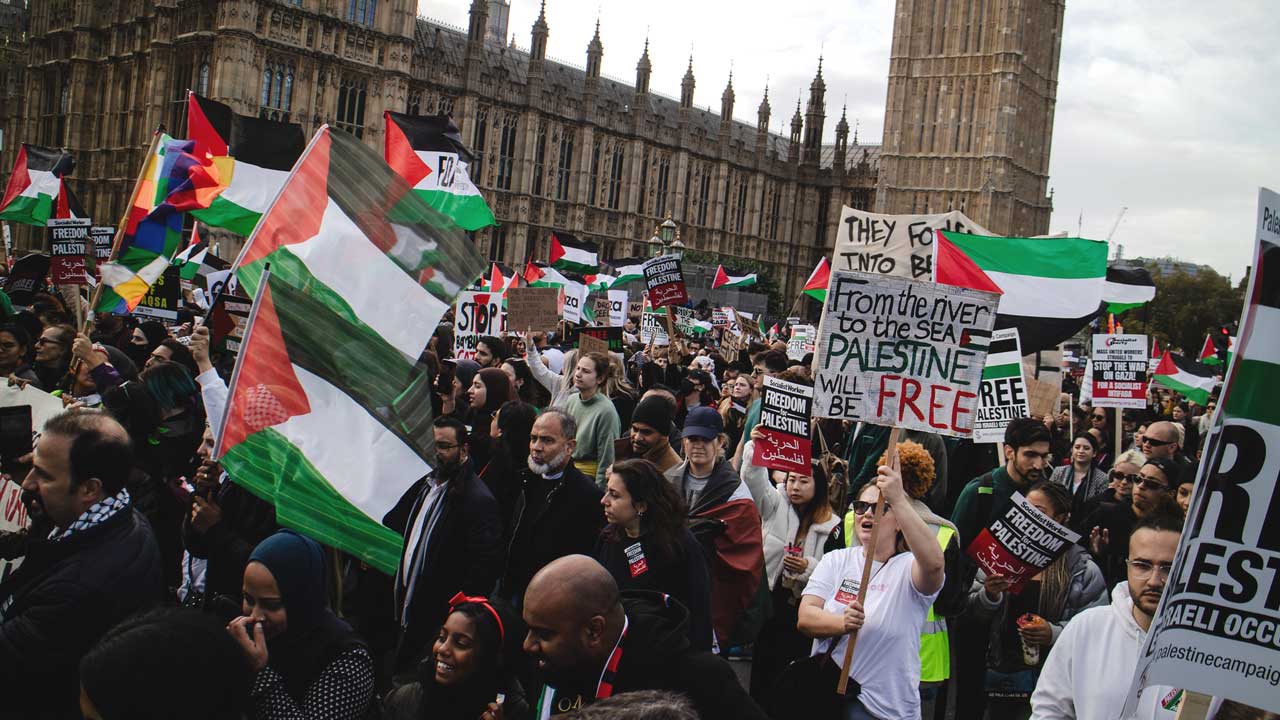 A "Ceasefire Now - Stop the War on Gaza" protest in London on October 28, 2023. (Photo by Steve Eason/Licensed under CC BY-NC 2.0 DEED)