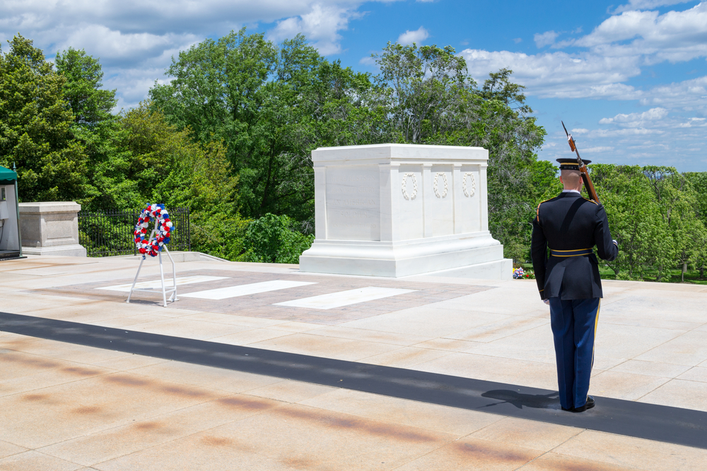 tomb of the unknown soldier in arlington