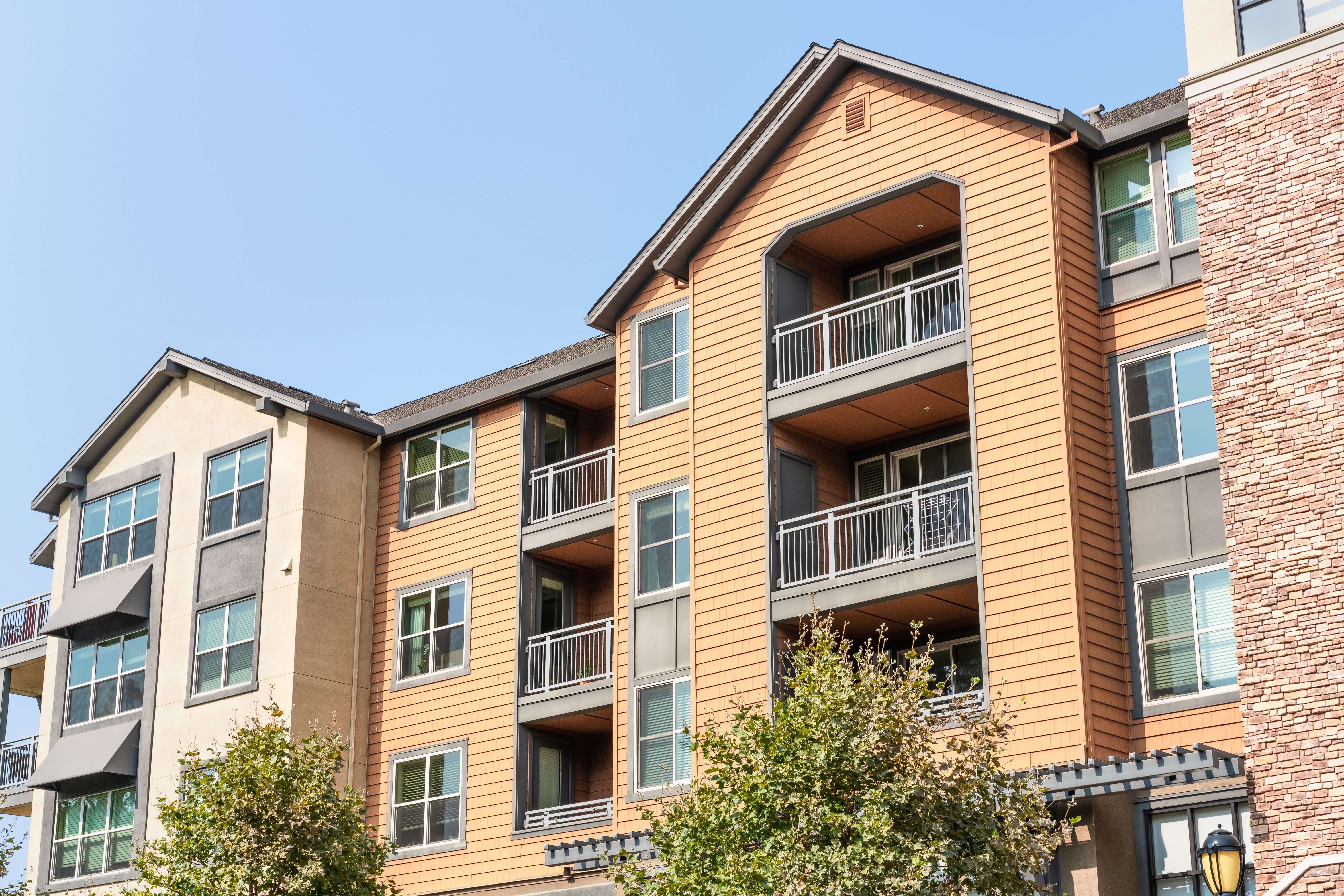 exterior-view-of-apartment-building-2024-12-05-18-46-58-utc.jpg