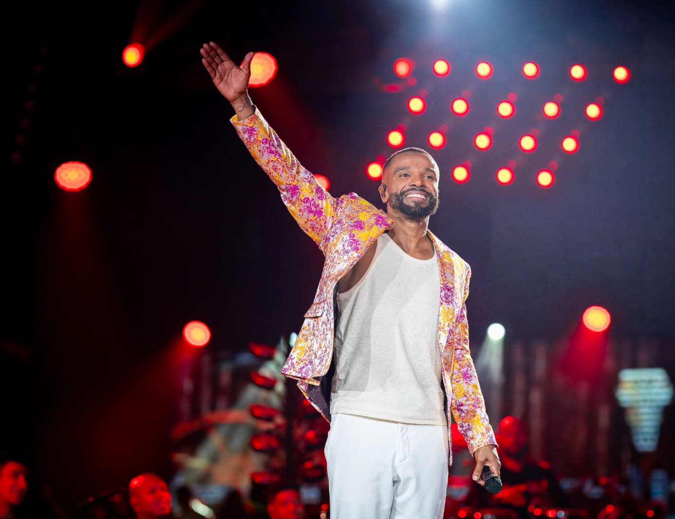 Verão Show São Sebastião 2026 começa neste fim de semana com apresentações dos cantores Belo, Gustavo Mioto e Alexandre Pires