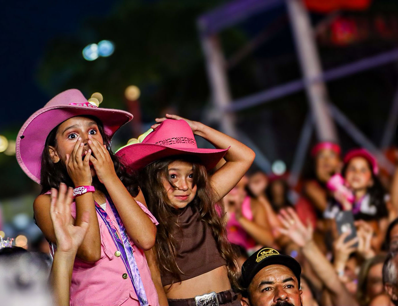 Shows de Wesley Safadão e Ana Castela reúnem mais de 90 mil pessoas na Rua da Praia