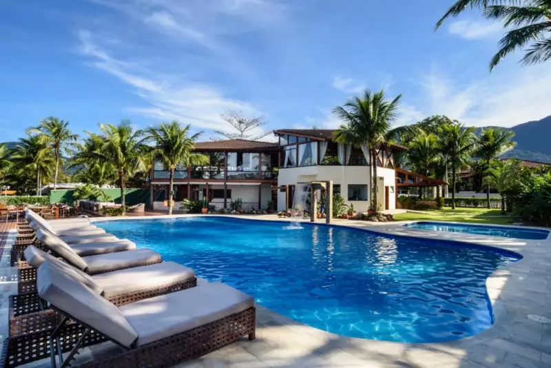 Coconuts Maresias Hotel