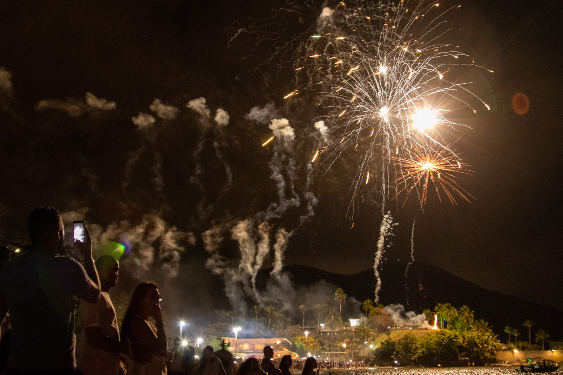Reveillon com DJ e Queima de Fogos