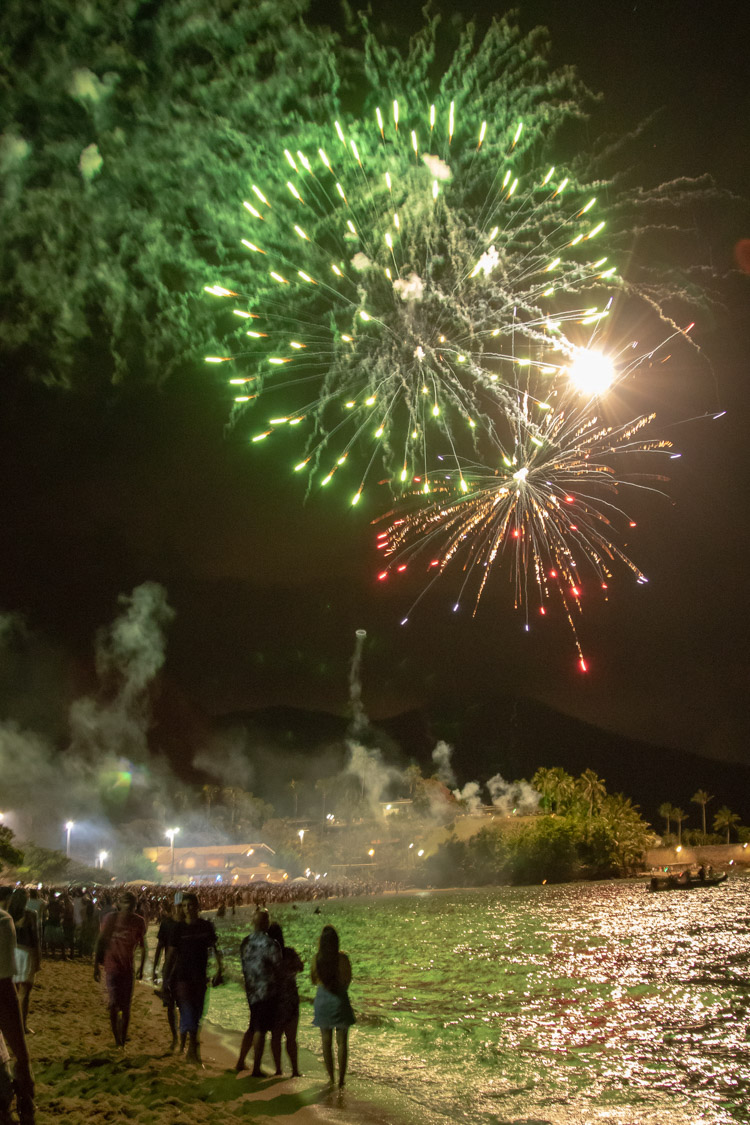 Reveillon com DJ e Queima de Fogos