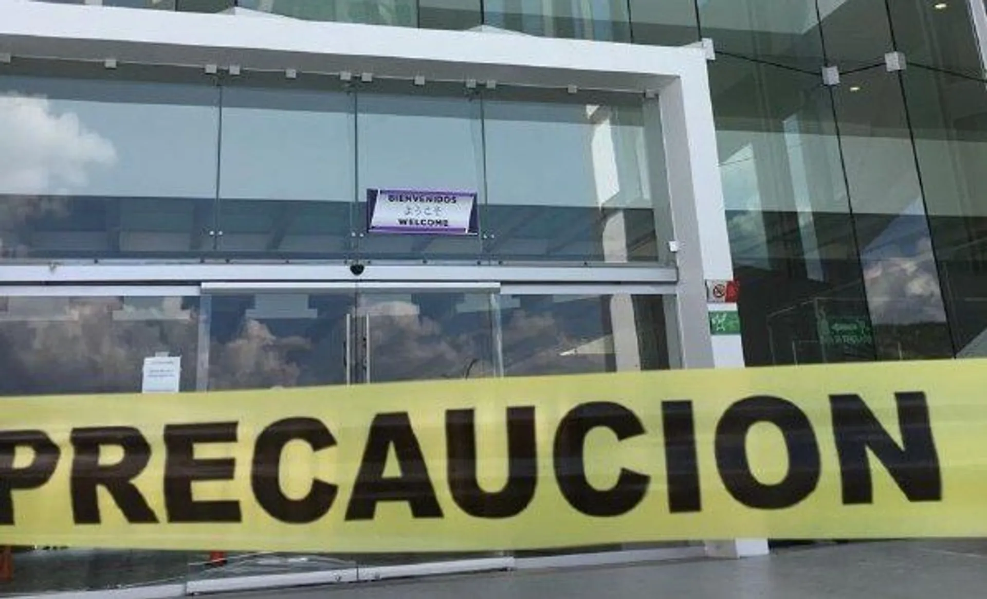 Violencia en Guanajuato expone vulnerabilidad del millonario Palacio Legislativo; disparan contra acceso principal