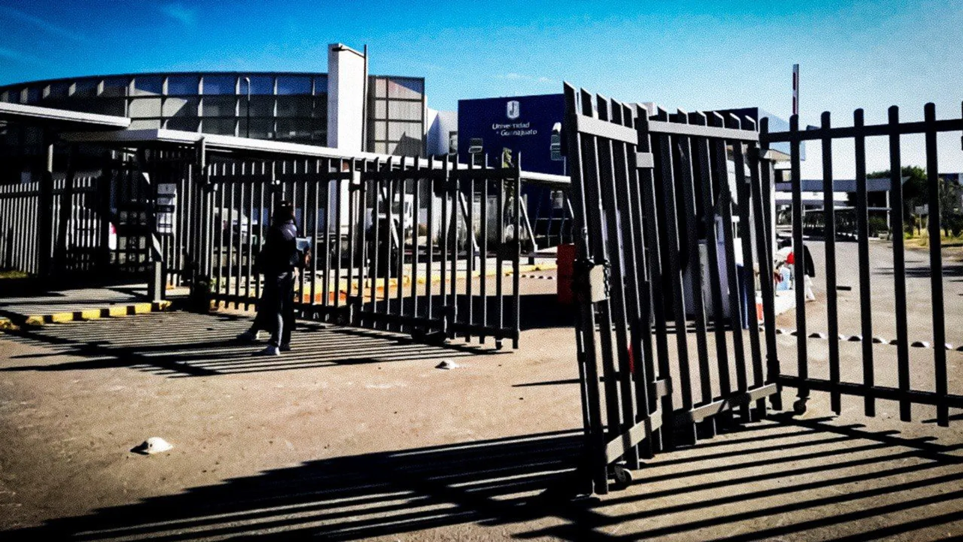 Al grito de "Código Daniela" concluye paro estudiantil en campus León de la UG
