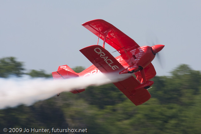 An airplane: Oracle  Challenger II taken during Sun'n'Fun Aerobatics and Statics, 22-25/04/2009
